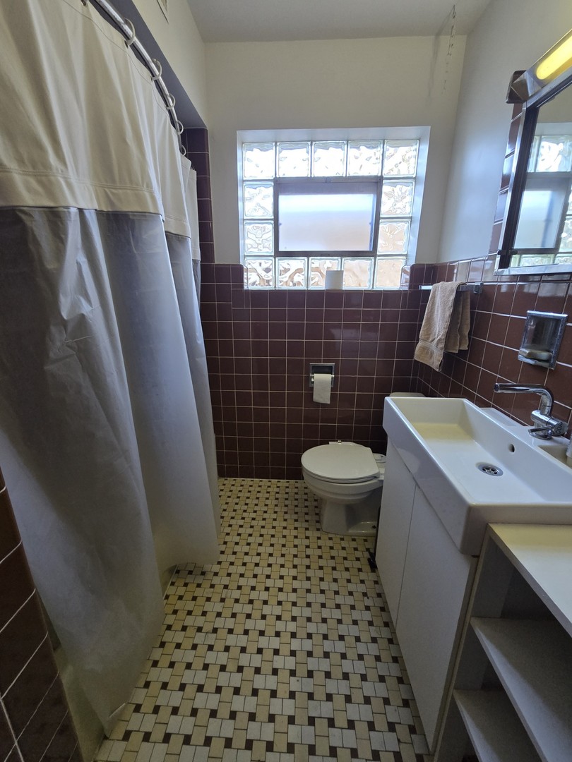 5750 W Leland Avenue, Chicago, IL 60630