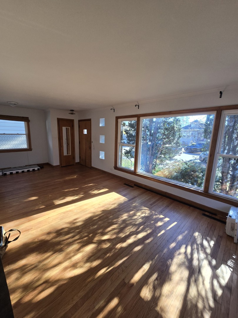 5750 W Leland Avenue, Chicago, IL 60630