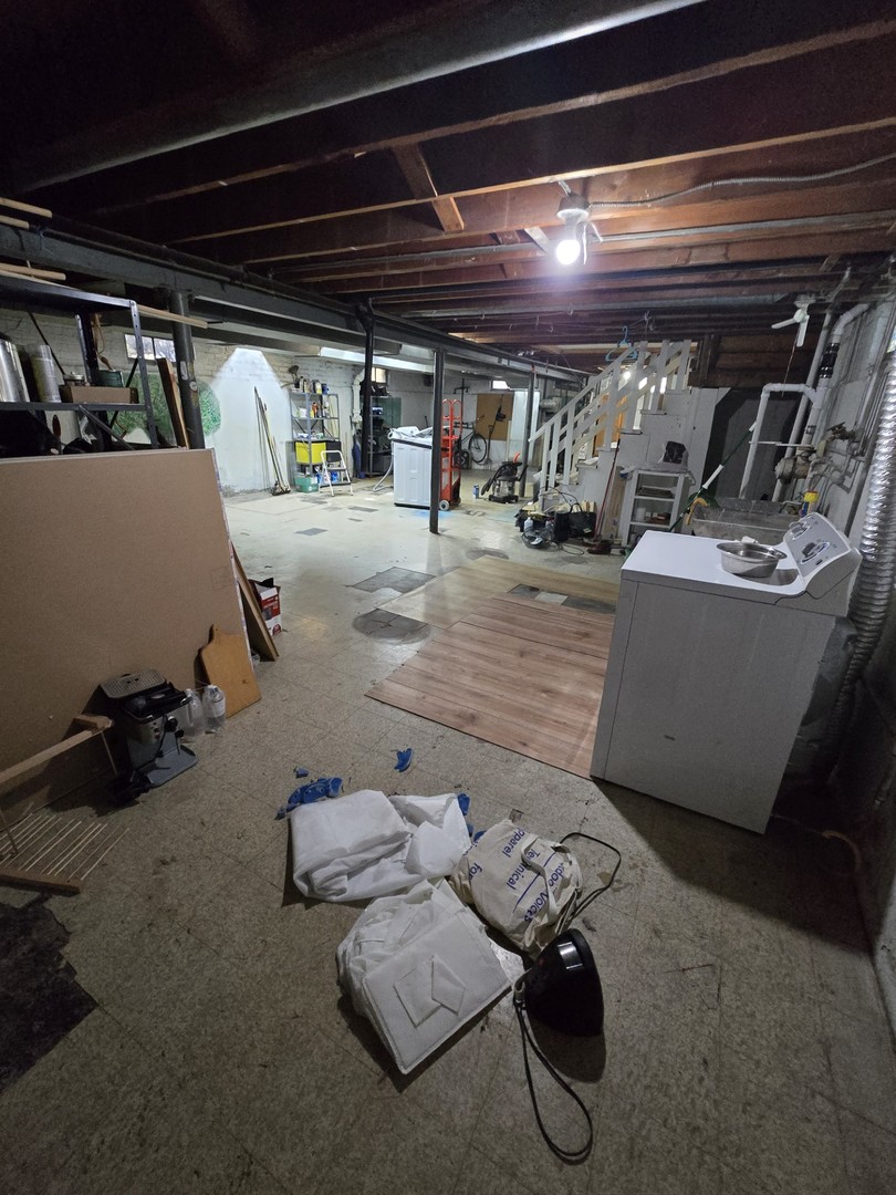 5750 W Leland Avenue, Chicago, IL 60630