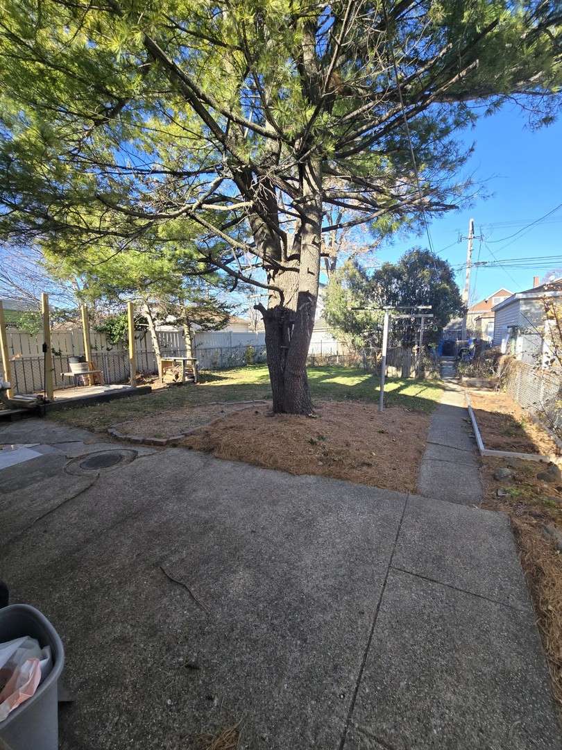 5750 W Leland Avenue, Chicago, IL 60630