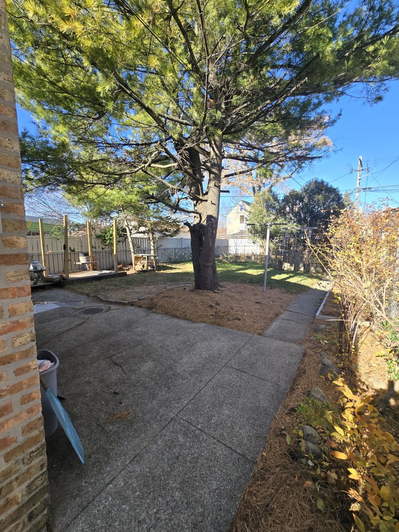 5750 W Leland Avenue, Chicago, IL 60630