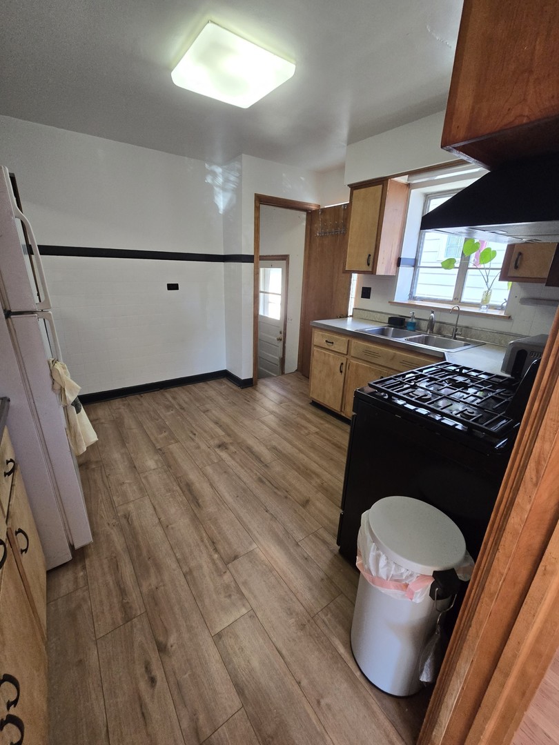 5750 W Leland Avenue, Chicago, IL 60630