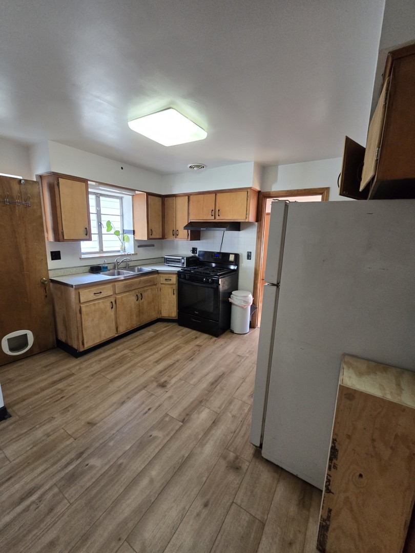 5750 W Leland Avenue, Chicago, IL 60630