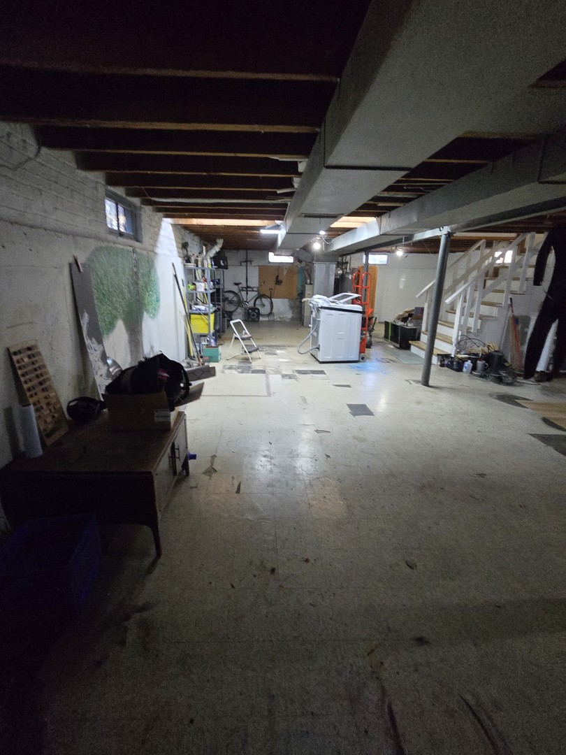 5750 W Leland Avenue, Chicago, IL 60630