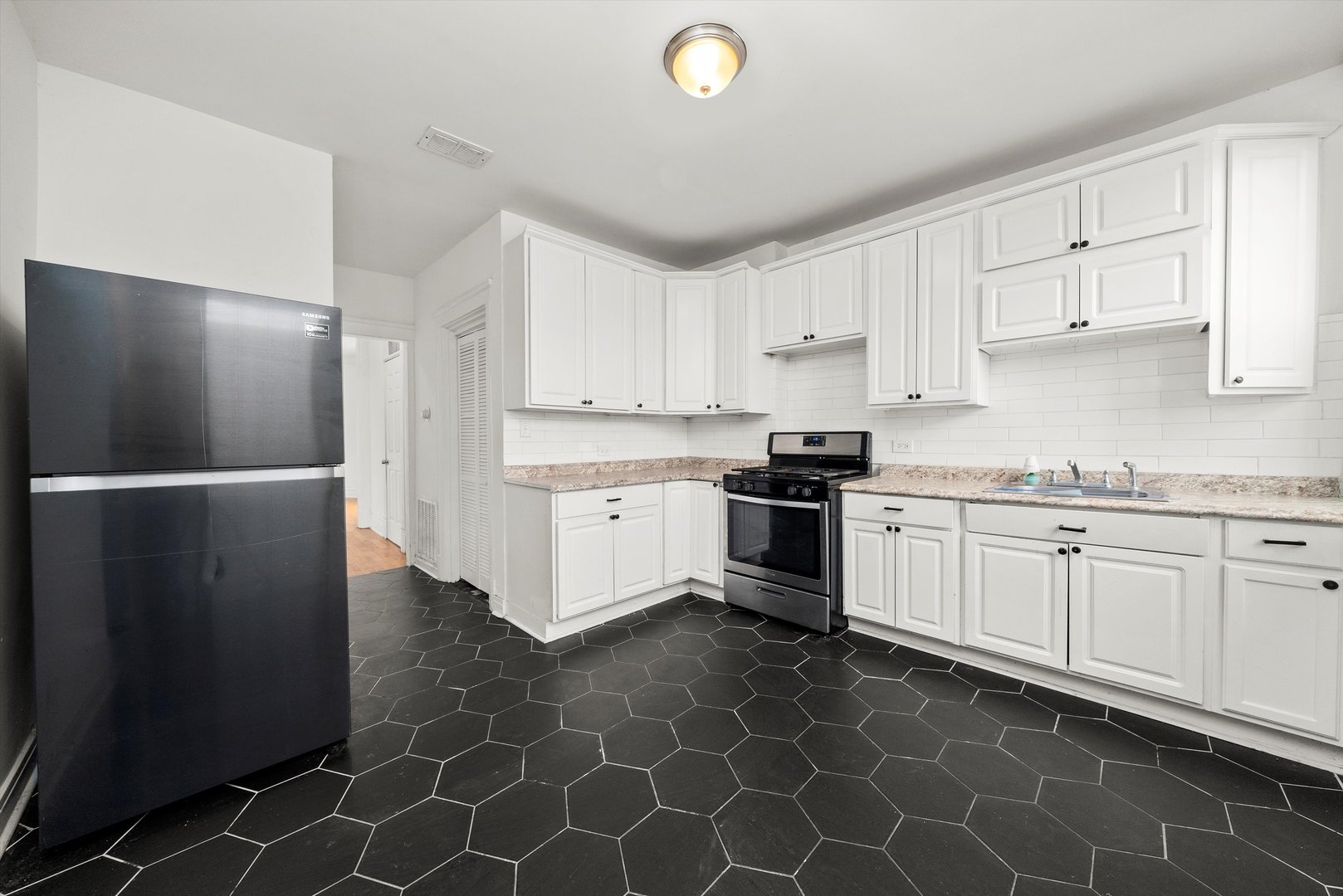 4615 S Vincennes Avenue, Chicago, IL 60653