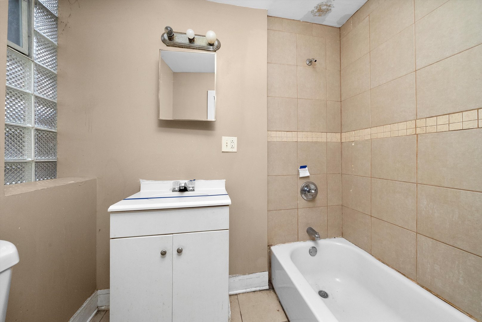 4615 S Vincennes Avenue, Chicago, IL 60653