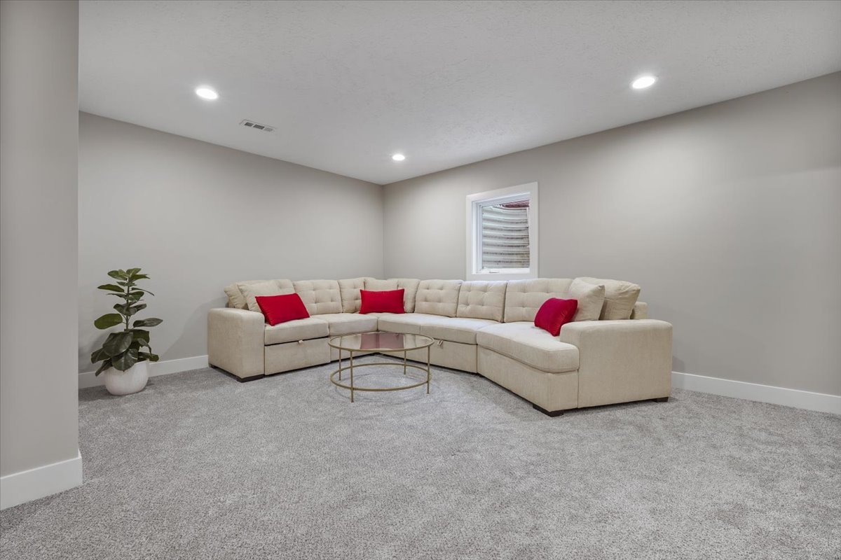 10 Prenzler Drive, Bloomington, IL 61704