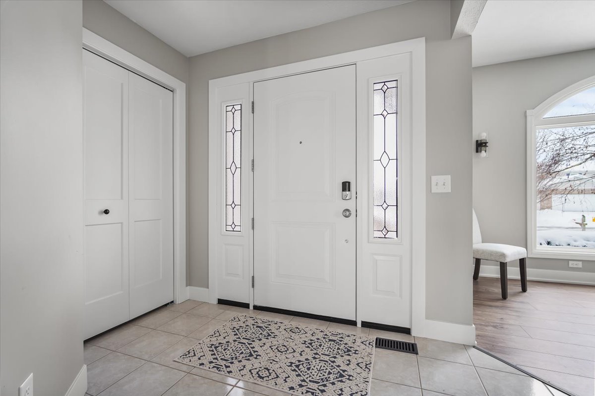 10 Prenzler Drive, Bloomington, IL 61704