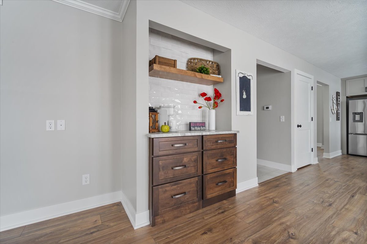 10 Prenzler Drive, Bloomington, IL 61704