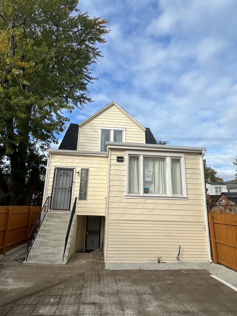 7438 S Champlain Avenue, Chicago, IL 60619