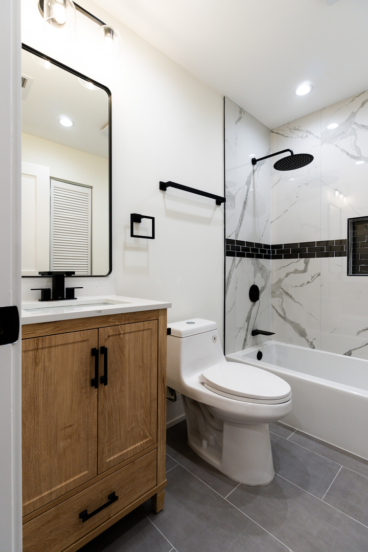 1018 N Princeton Avenue, Villa Park, IL 60181