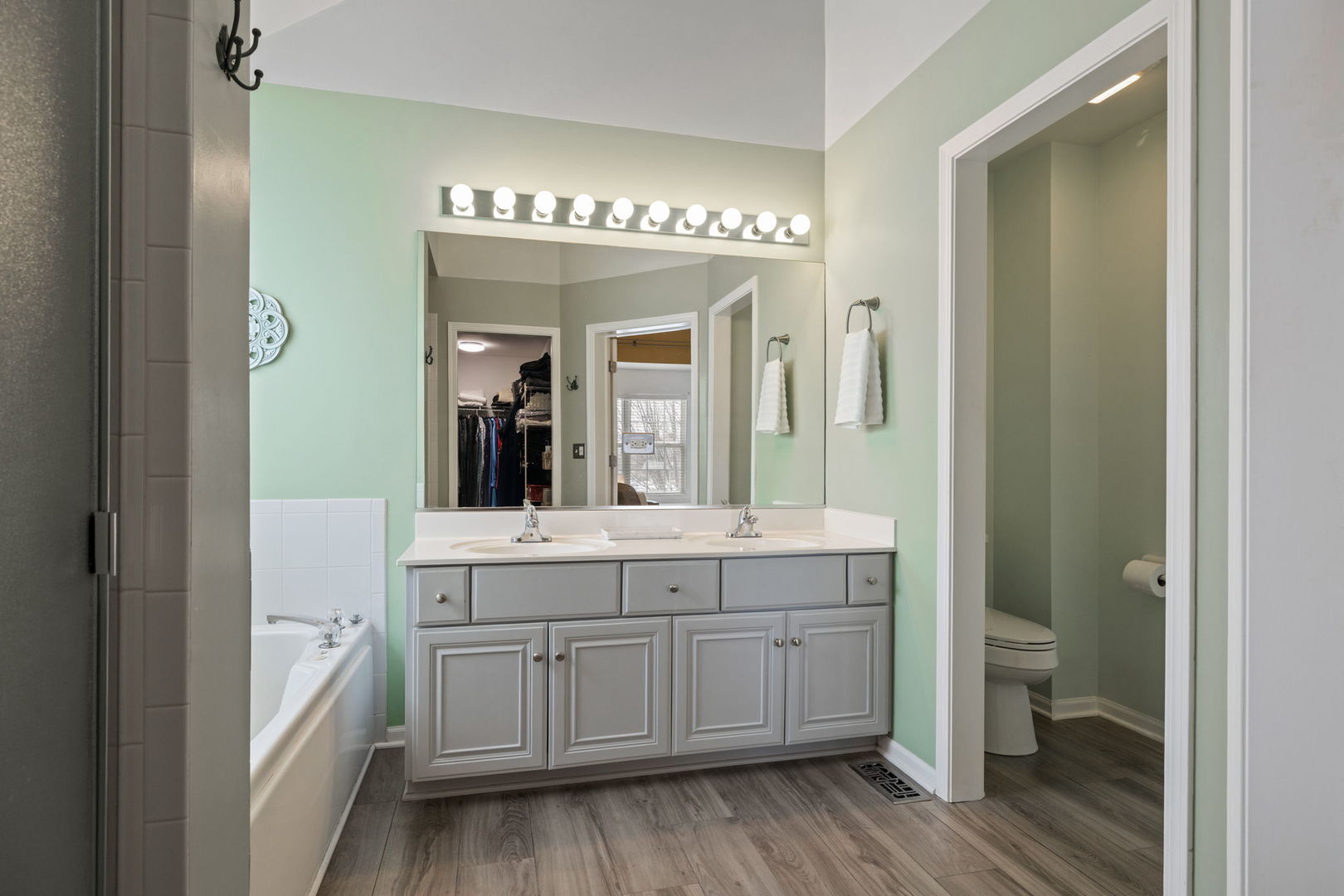 3311 Fairmont Avenue, Naperville, IL 60564