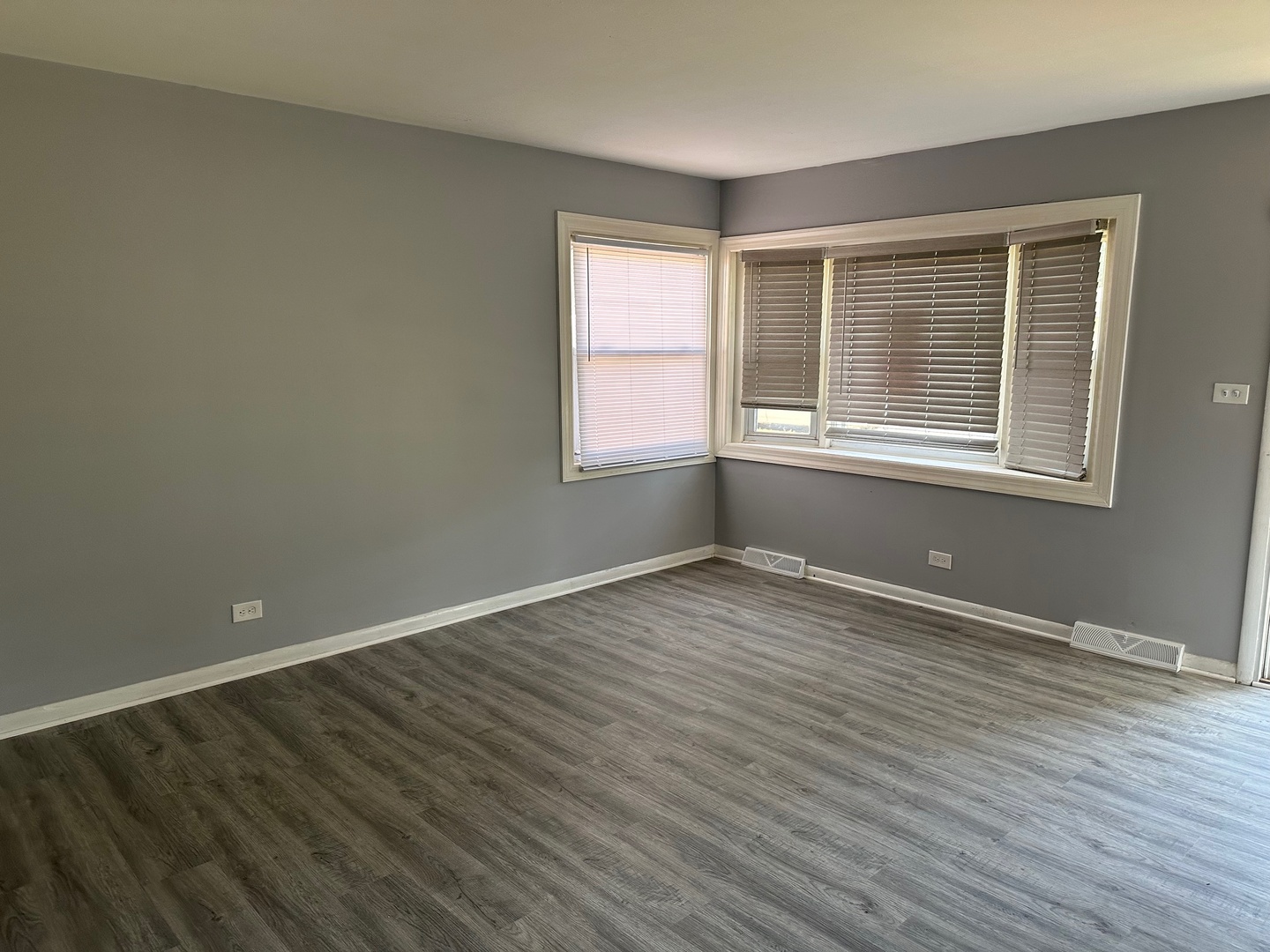 2956 Sherwood Avenue, Markham, IL 60428