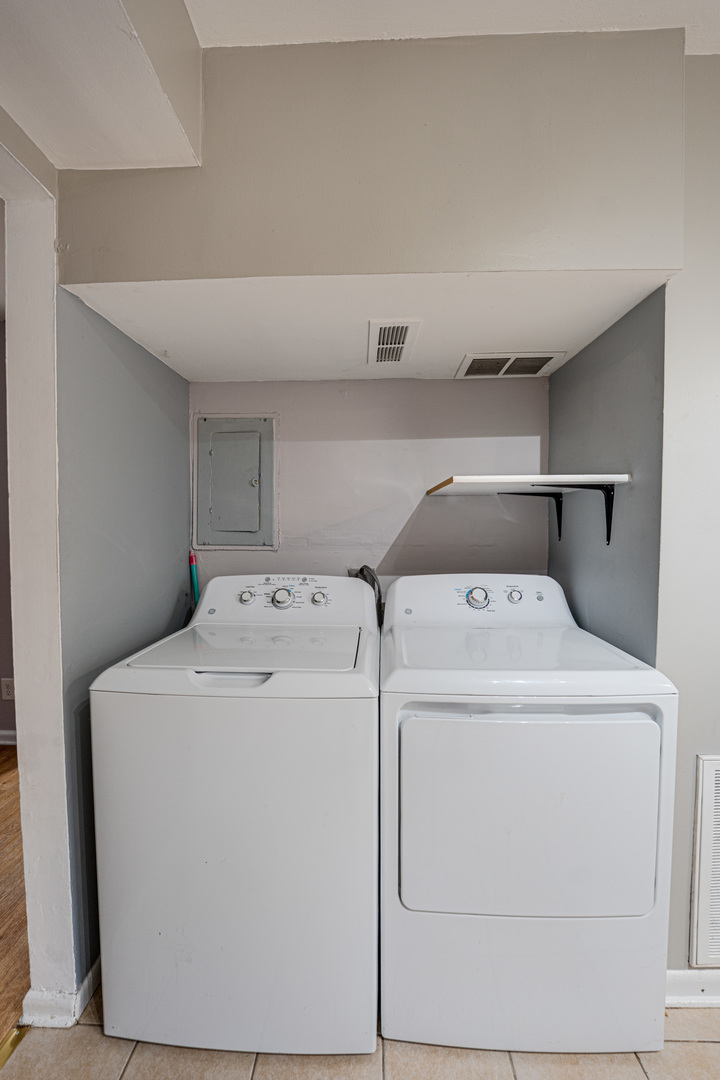 839 Bishop Avenue #1, Aurora, IL 60506