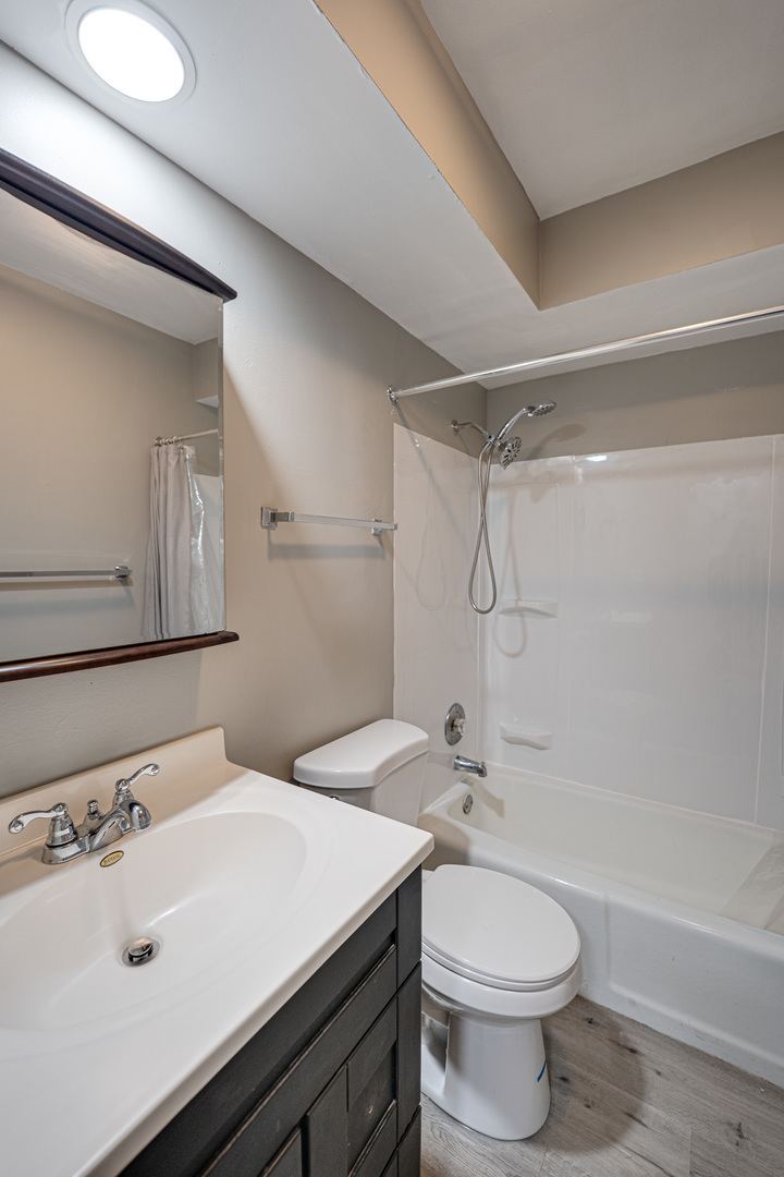 839 Bishop Avenue #1, Aurora, IL 60506