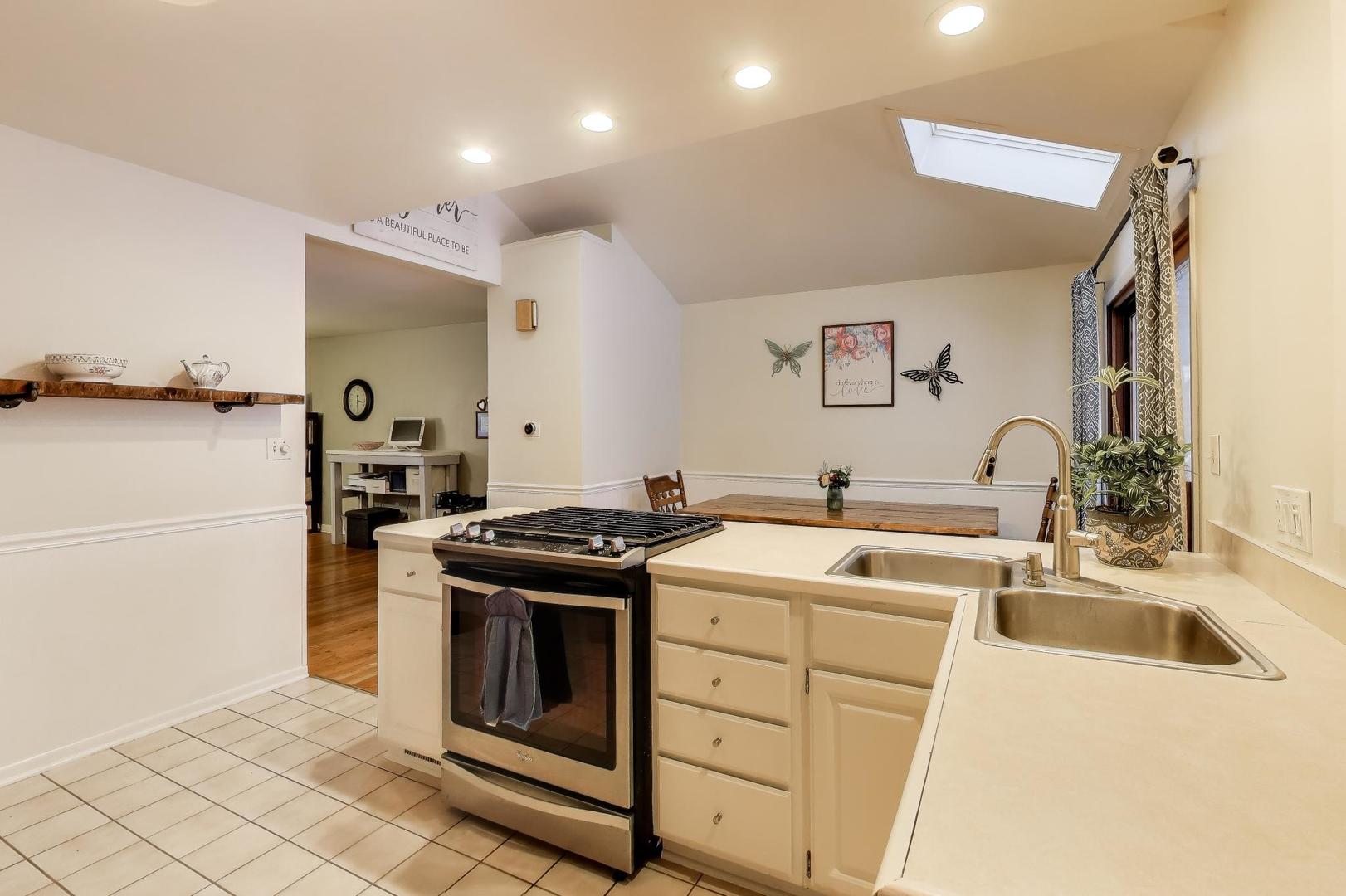 3206 Sunnyside Avenue, Brookfield, IL 60513