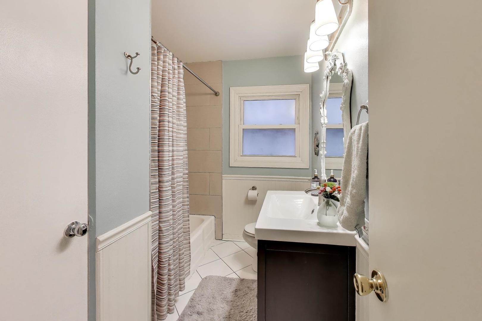 3206 Sunnyside Avenue, Brookfield, IL 60513