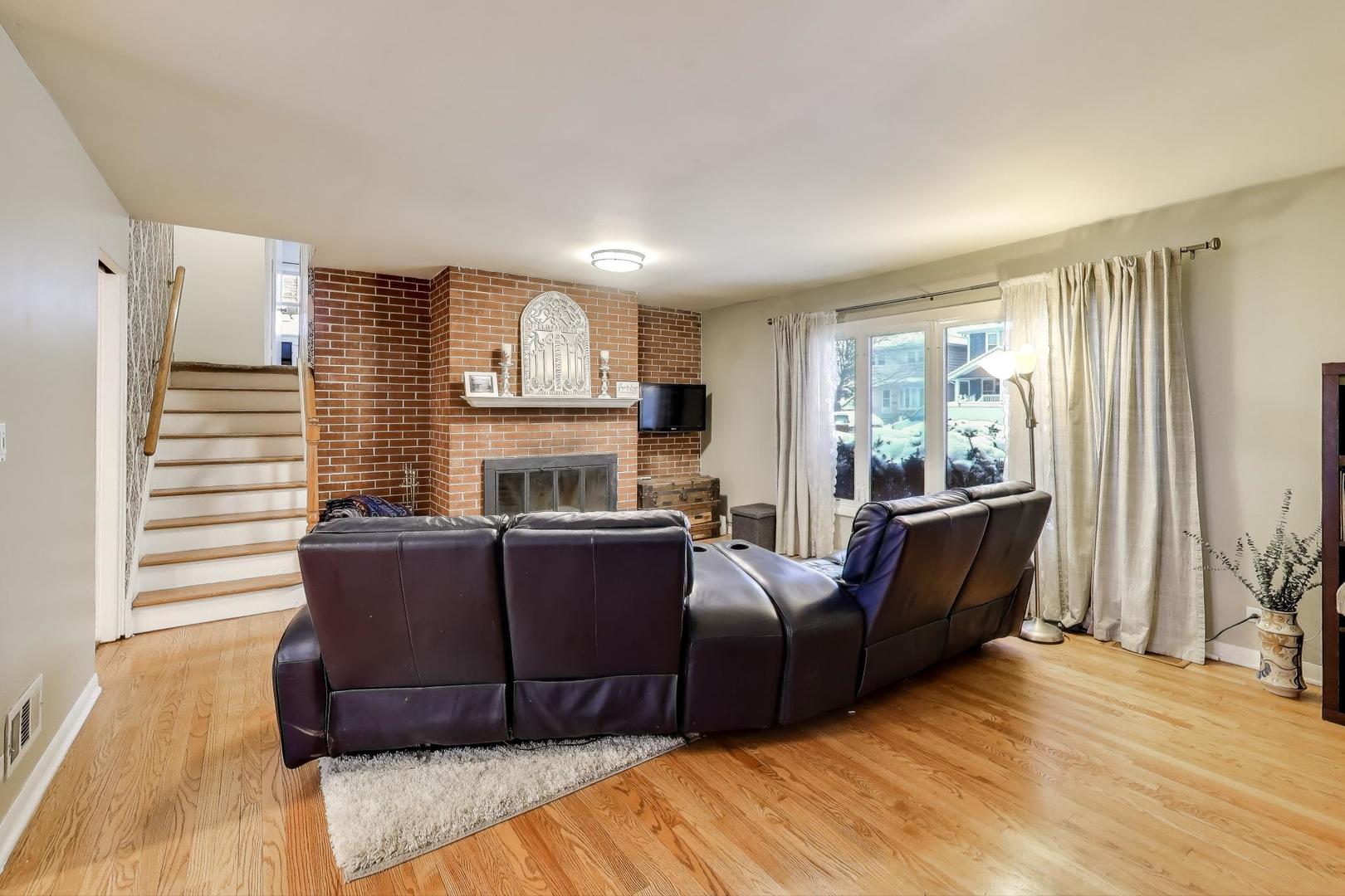 3206 Sunnyside Avenue, Brookfield, IL 60513