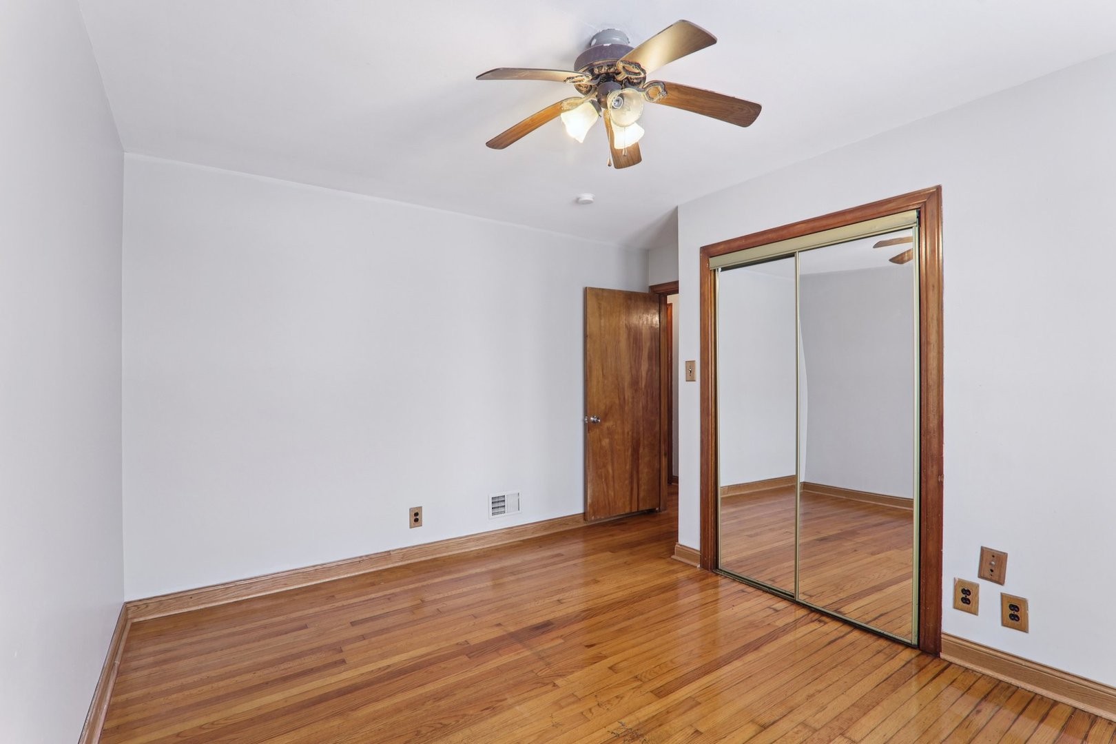 8033 Austin Avenue, Burbank, IL 60459