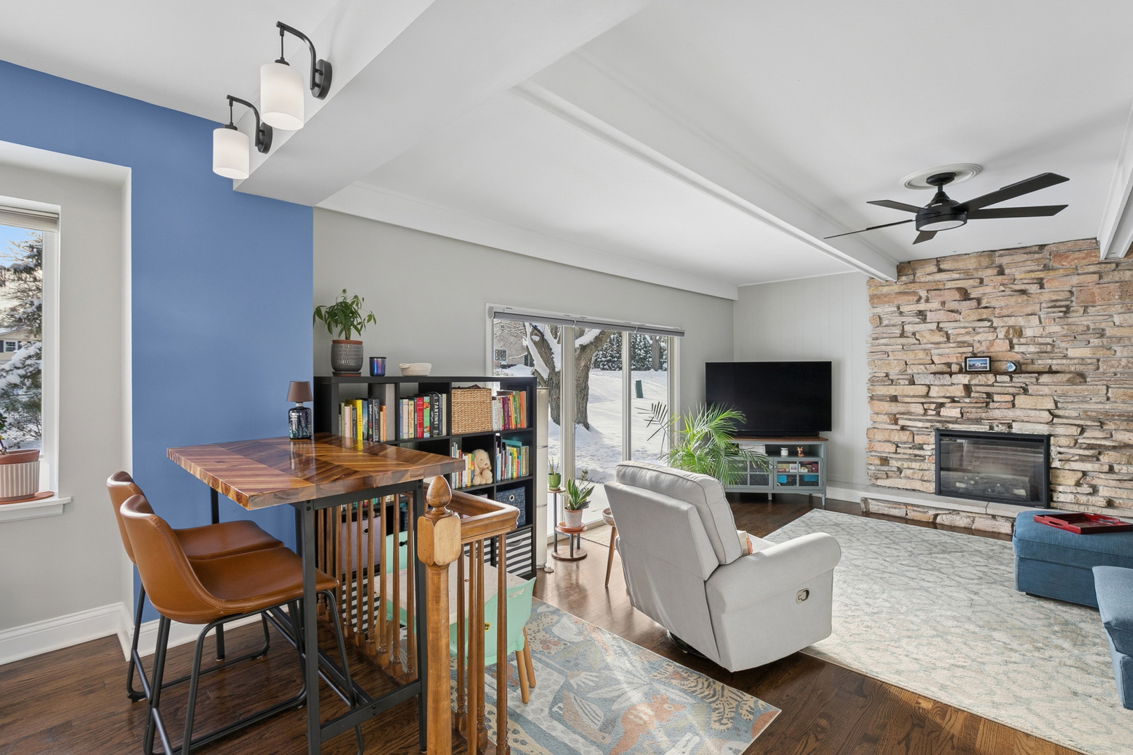 Libertyville, IL 60048