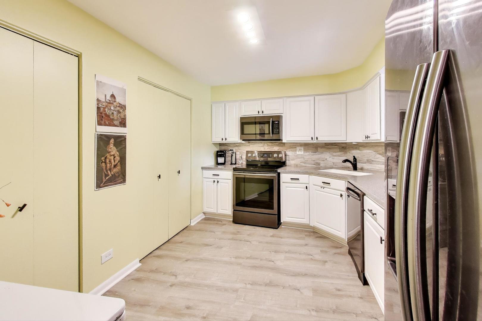 1025 S Fernandez Avenue #3B, Arlington Heights, IL 60005