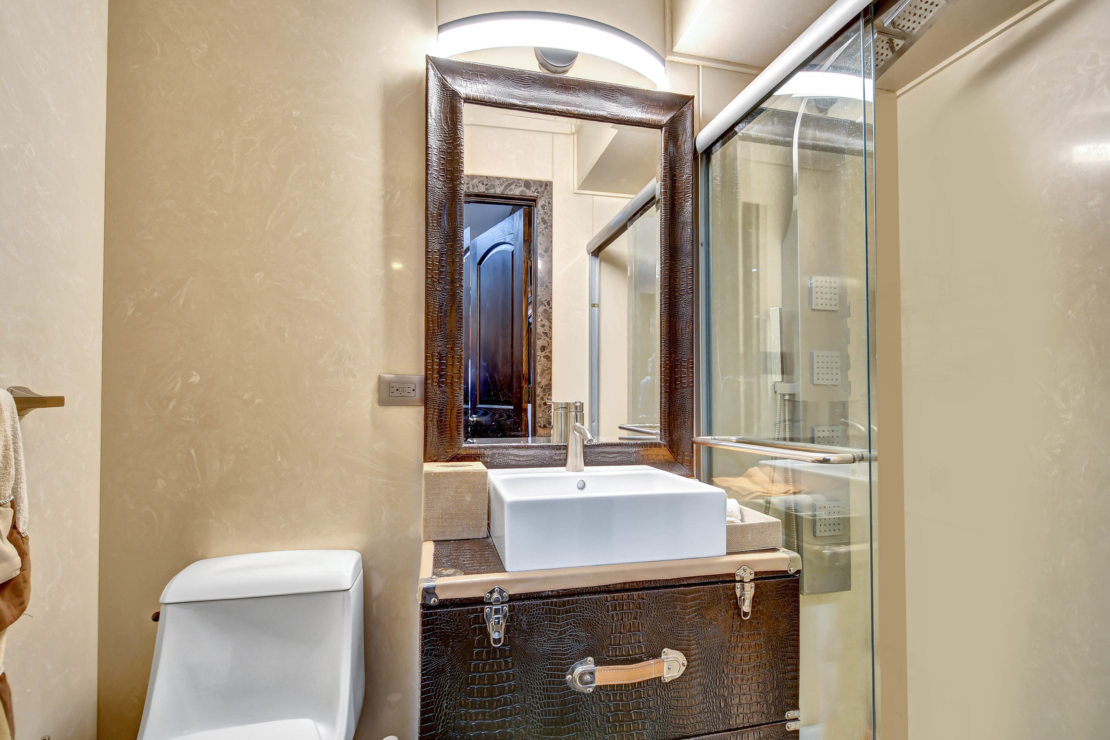 491 OLD SURREY Lane #A, Hinsdale, IL 60521