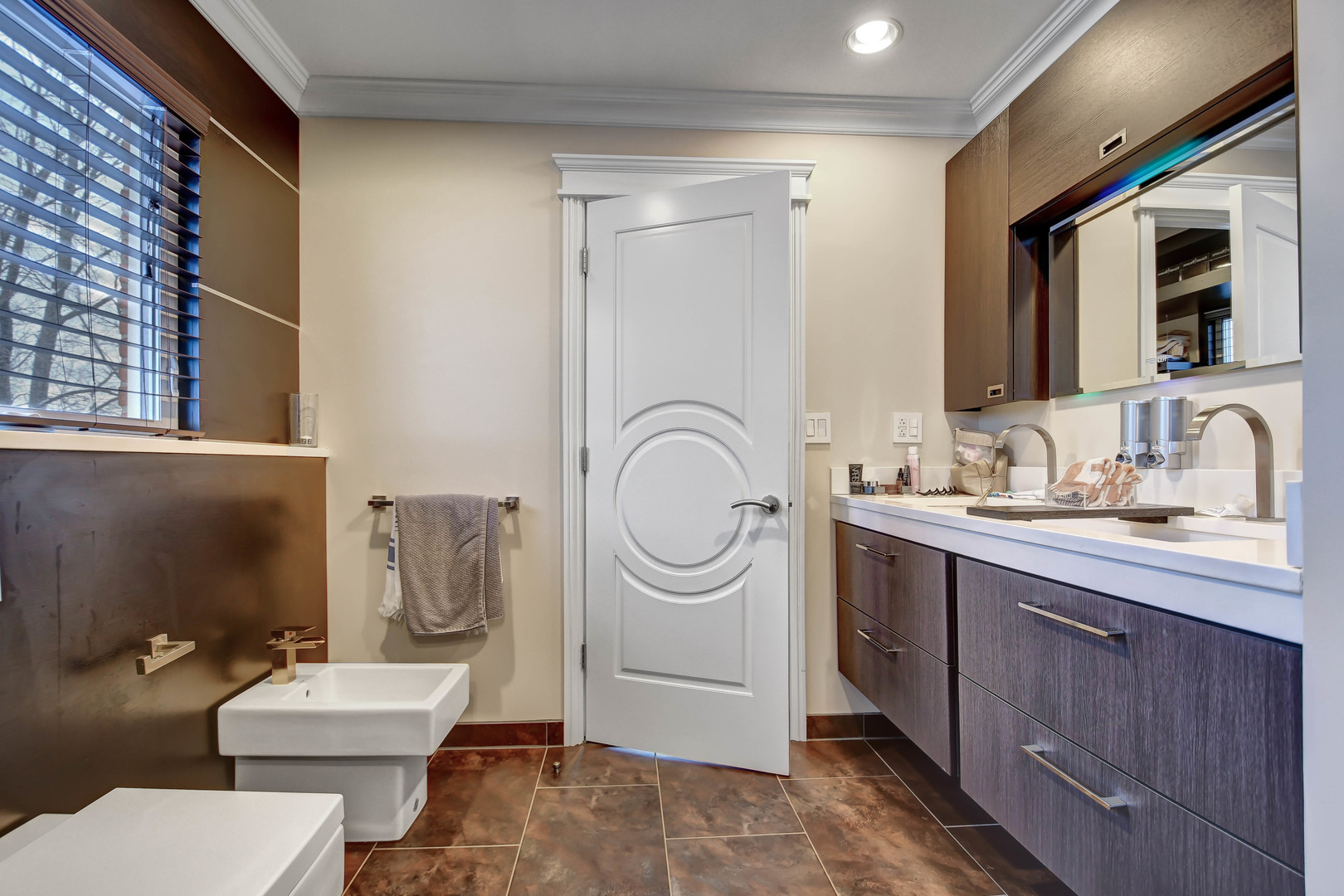 491 OLD SURREY Lane #B, Hinsdale, IL 60521