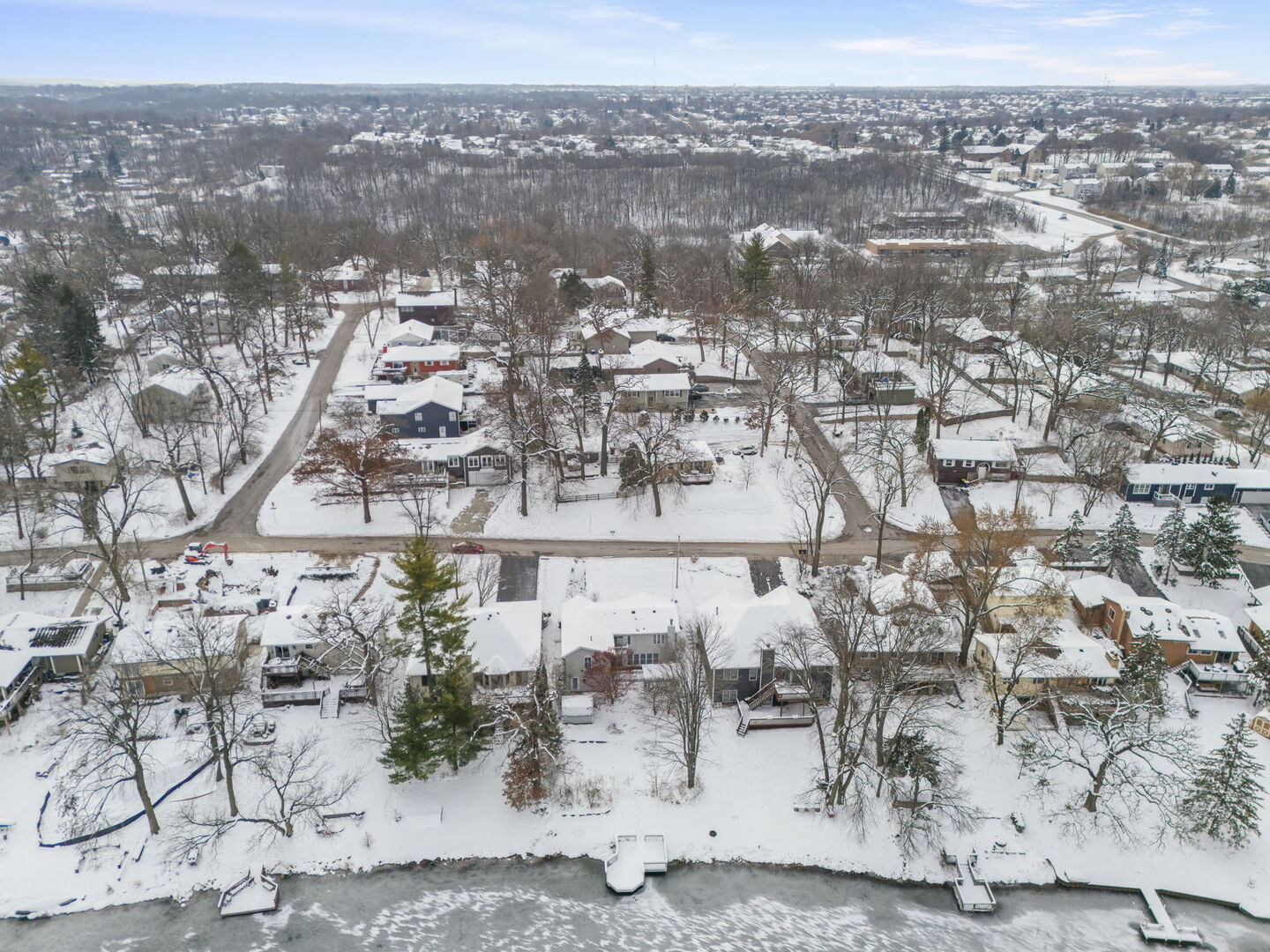 338 Hiawatha Drive, Lake In The Hills, IL 60156