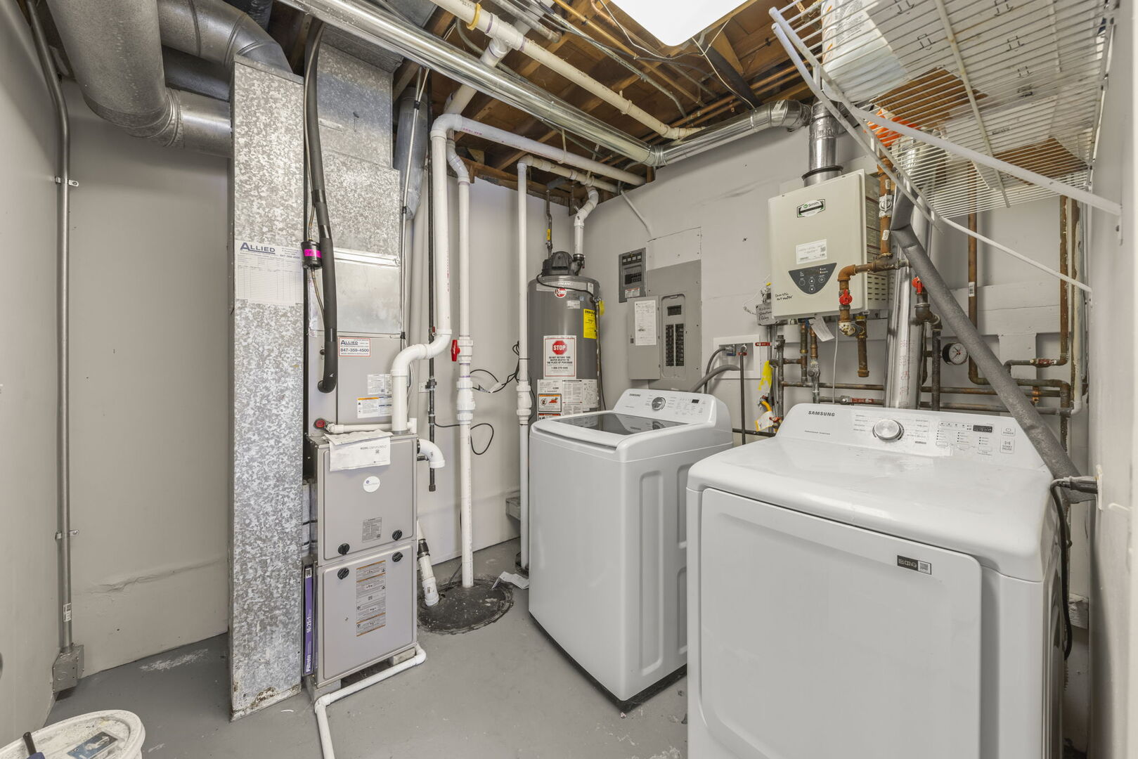 338 Hiawatha Drive, Lake In The Hills, IL 60156