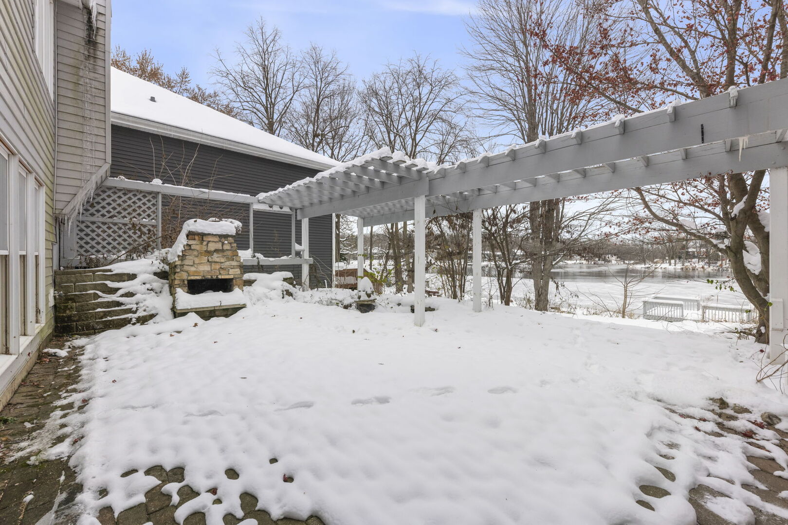 338 Hiawatha Drive, Lake In The Hills, IL 60156