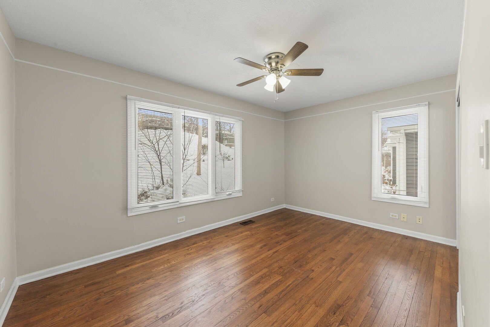 338 Hiawatha Drive, Lake In The Hills, IL 60156