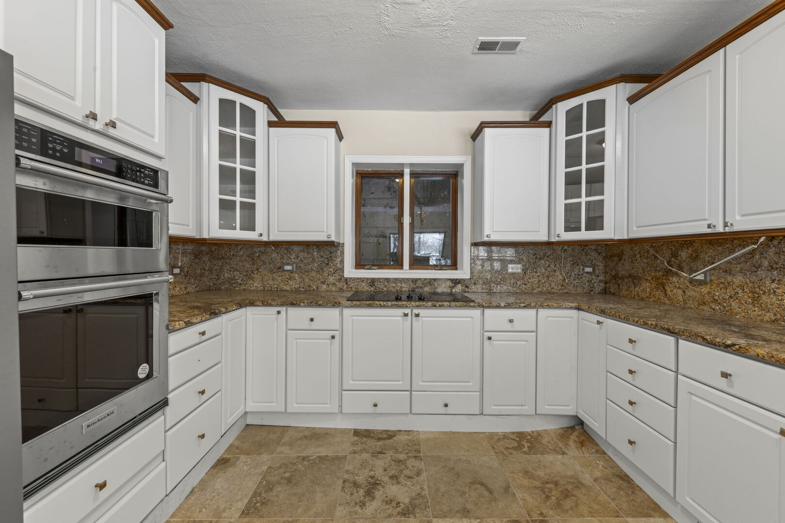 338 Hiawatha Drive, Lake In The Hills, IL 60156