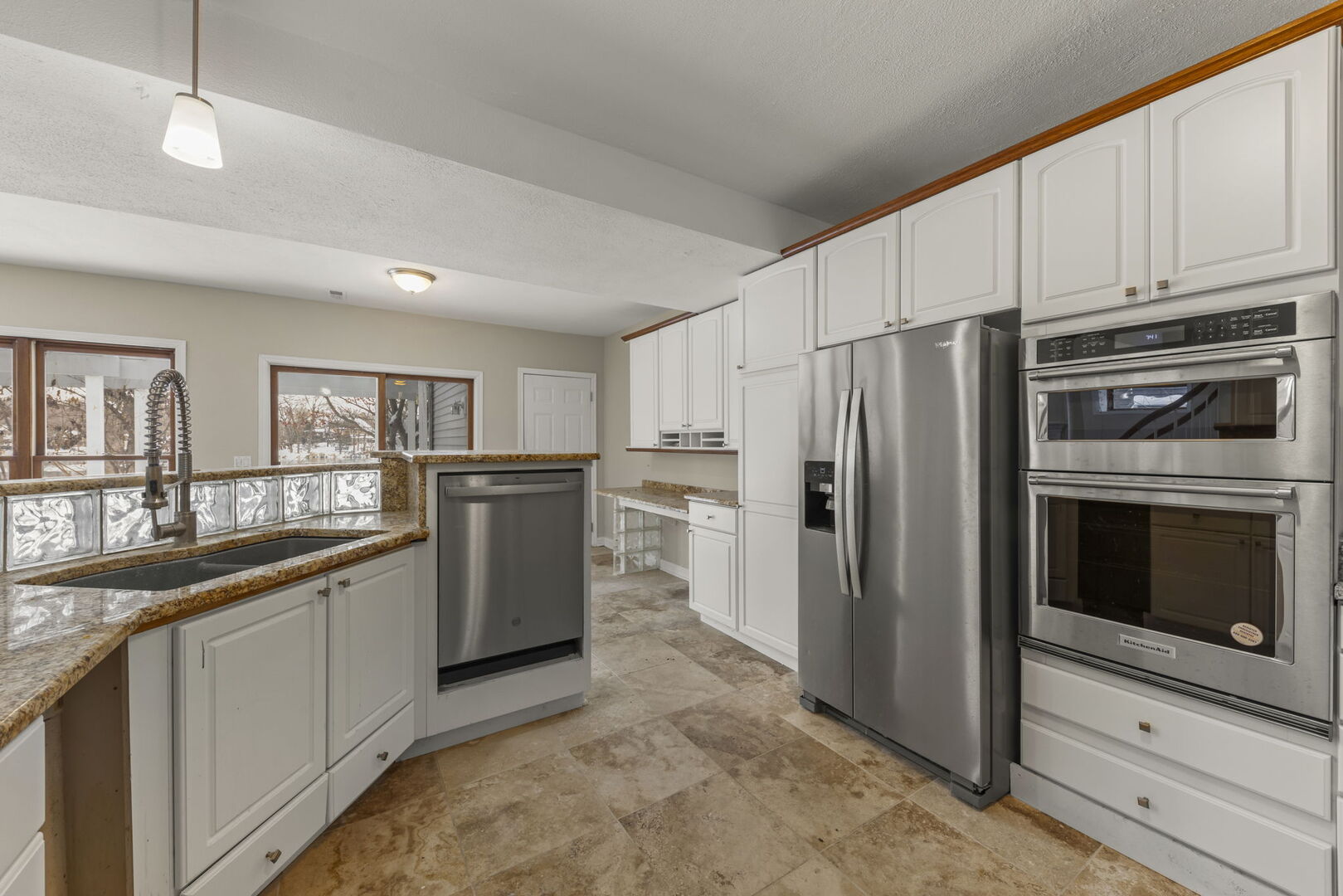 338 Hiawatha Drive, Lake In The Hills, IL 60156