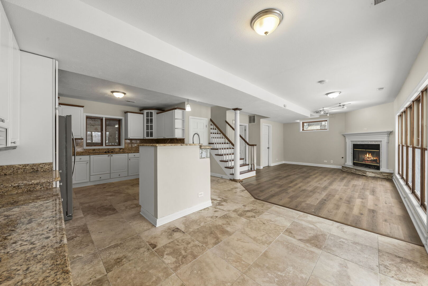 338 Hiawatha Drive, Lake In The Hills, IL 60156