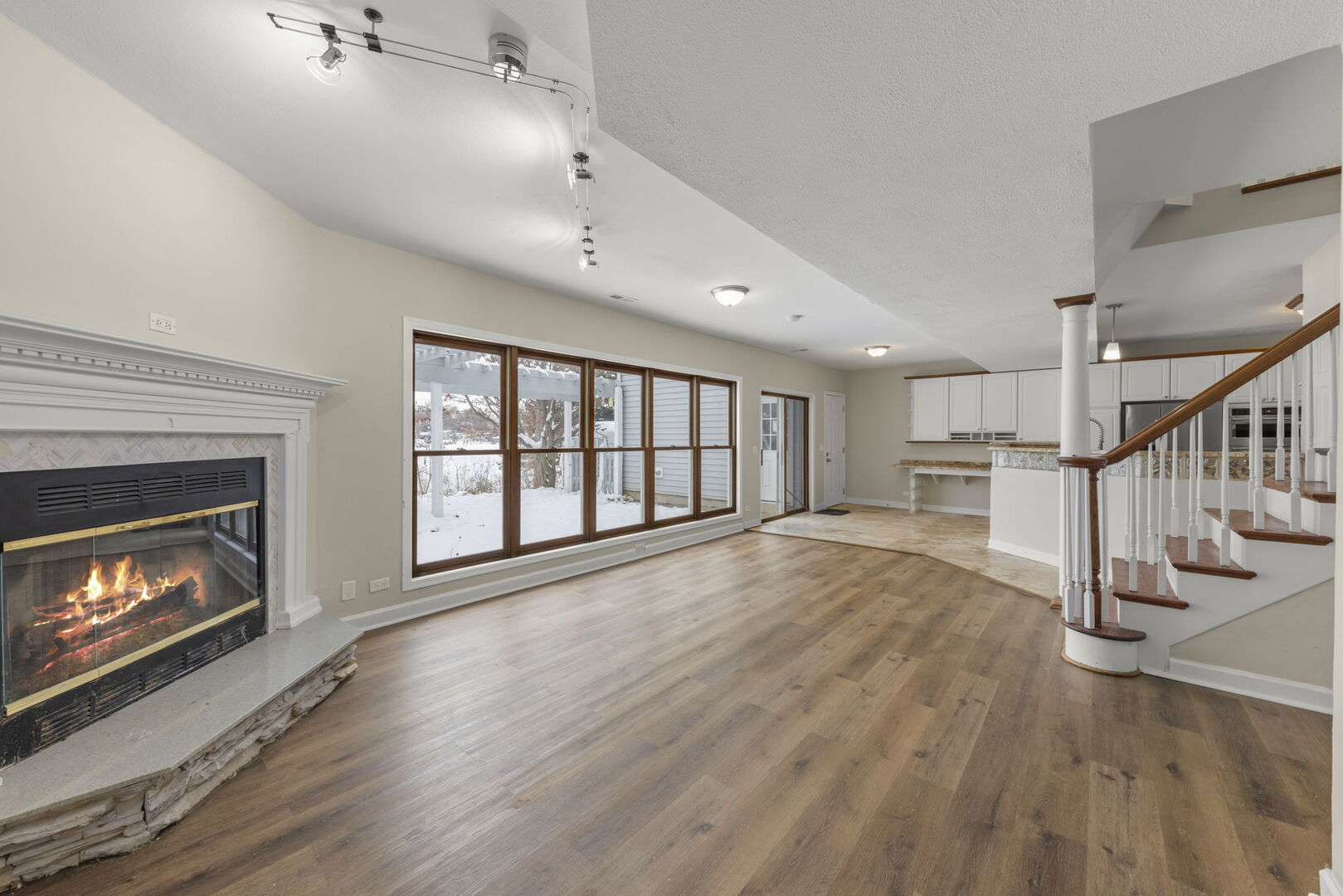 338 Hiawatha Drive, Lake In The Hills, IL 60156