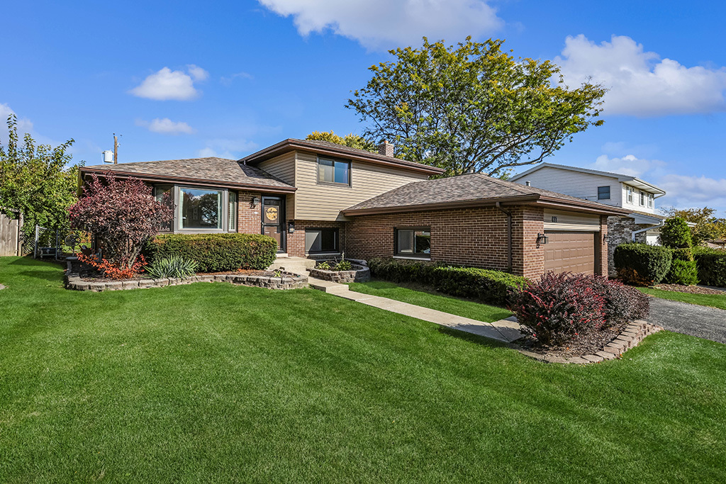 417 Glenys Drive, Lemont, IL 60439