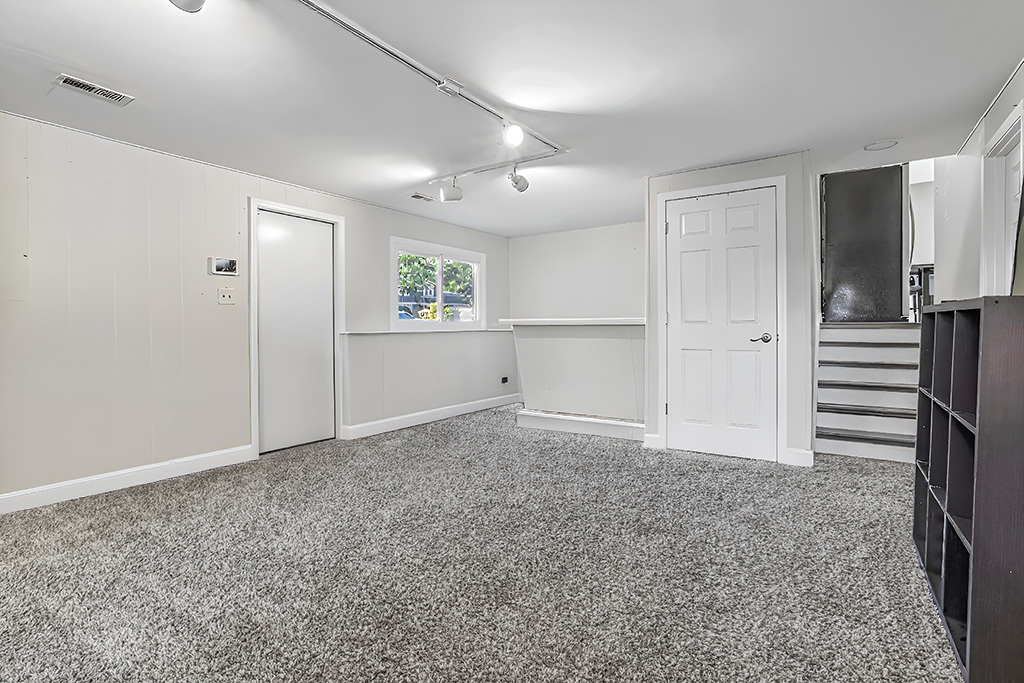 417 Glenys Drive, Lemont, IL 60439