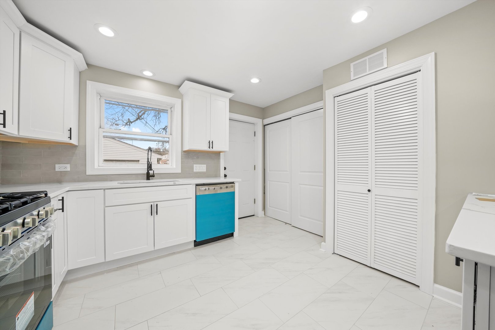 410 ENGLEWOOD Avenue, Hillside, IL 60162