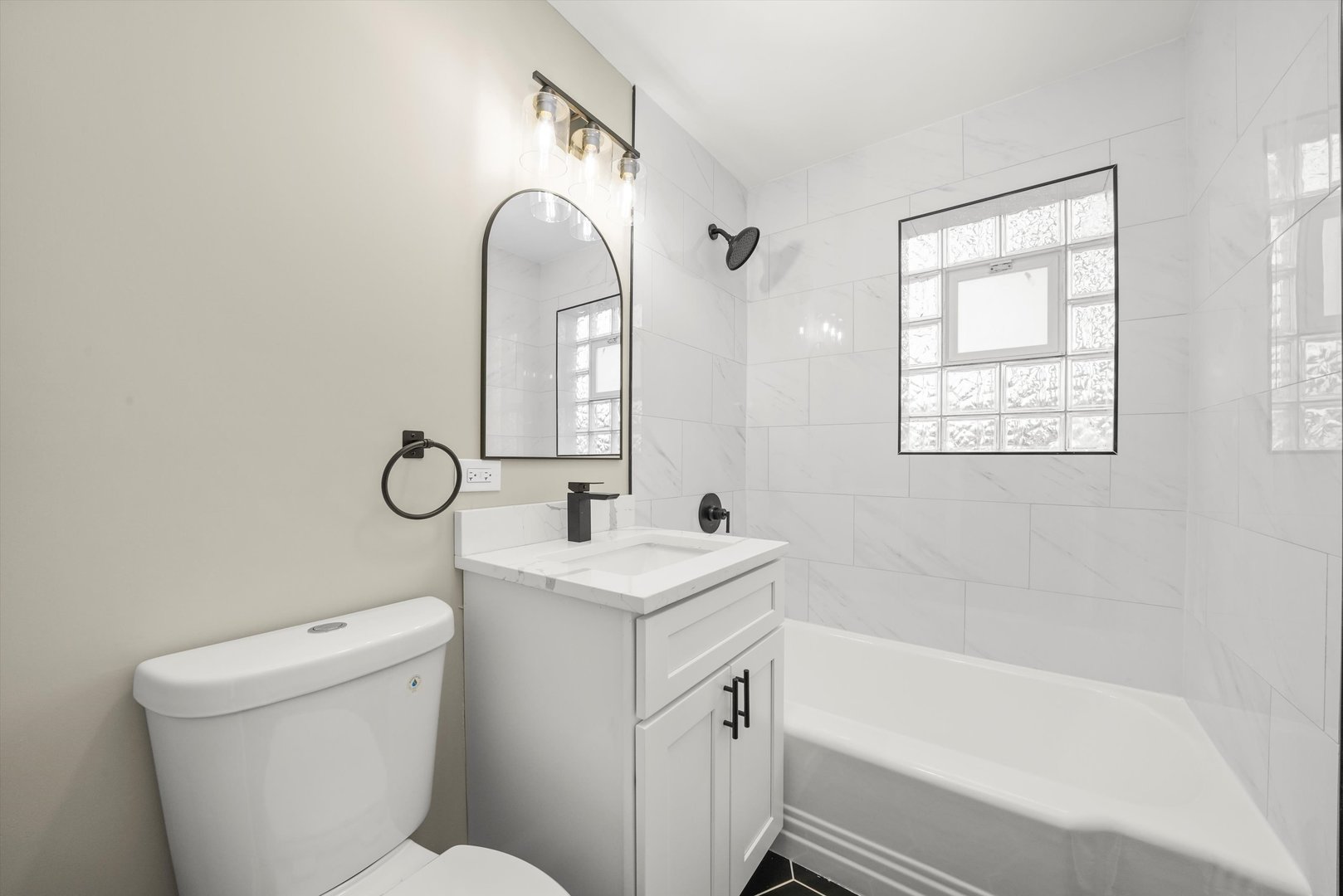 410 ENGLEWOOD Avenue, Hillside, IL 60162