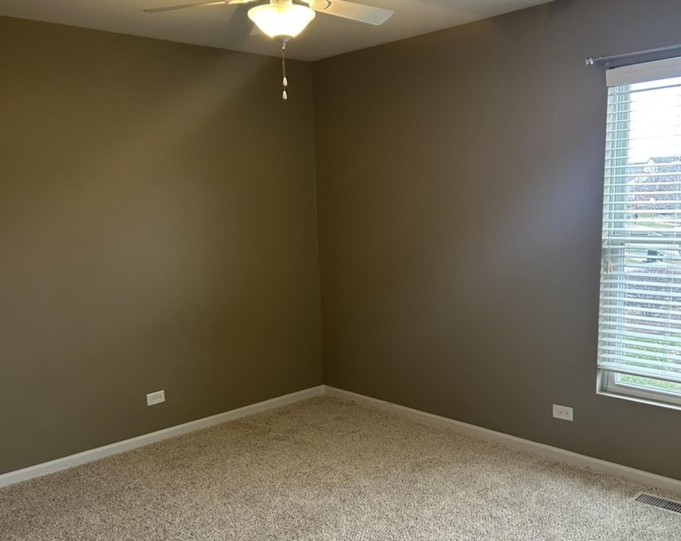 600 HAWLEY Drive, Oswego, IL 60543