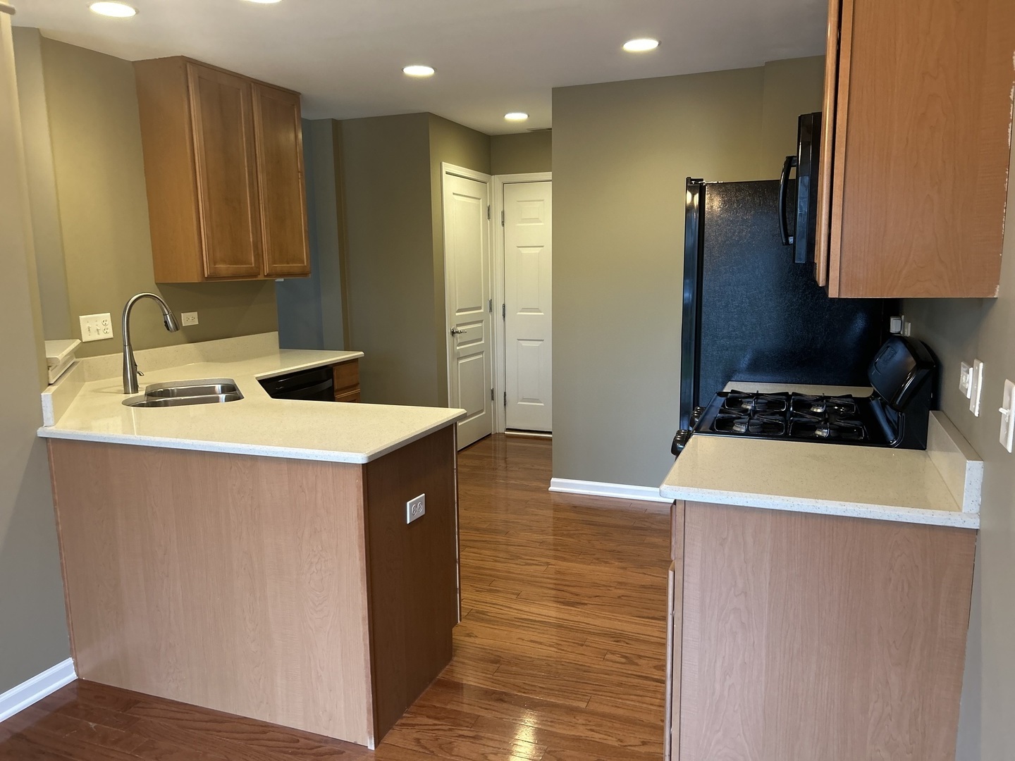 600 HAWLEY Drive, Oswego, IL 60543