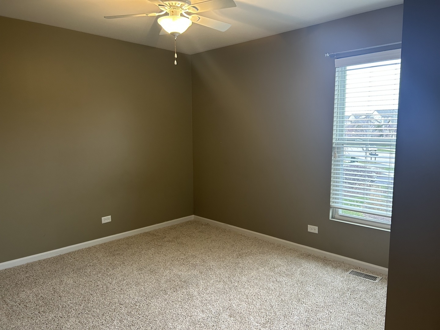 600 HAWLEY Drive, Oswego, IL 60543