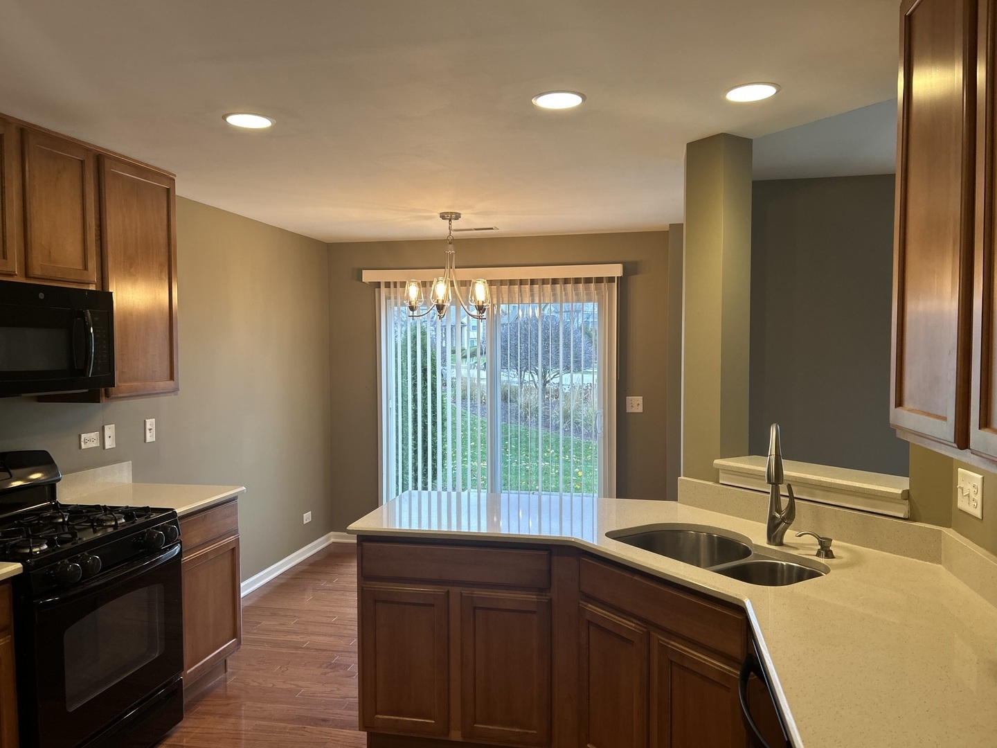 600 HAWLEY Drive, Oswego, IL 60543