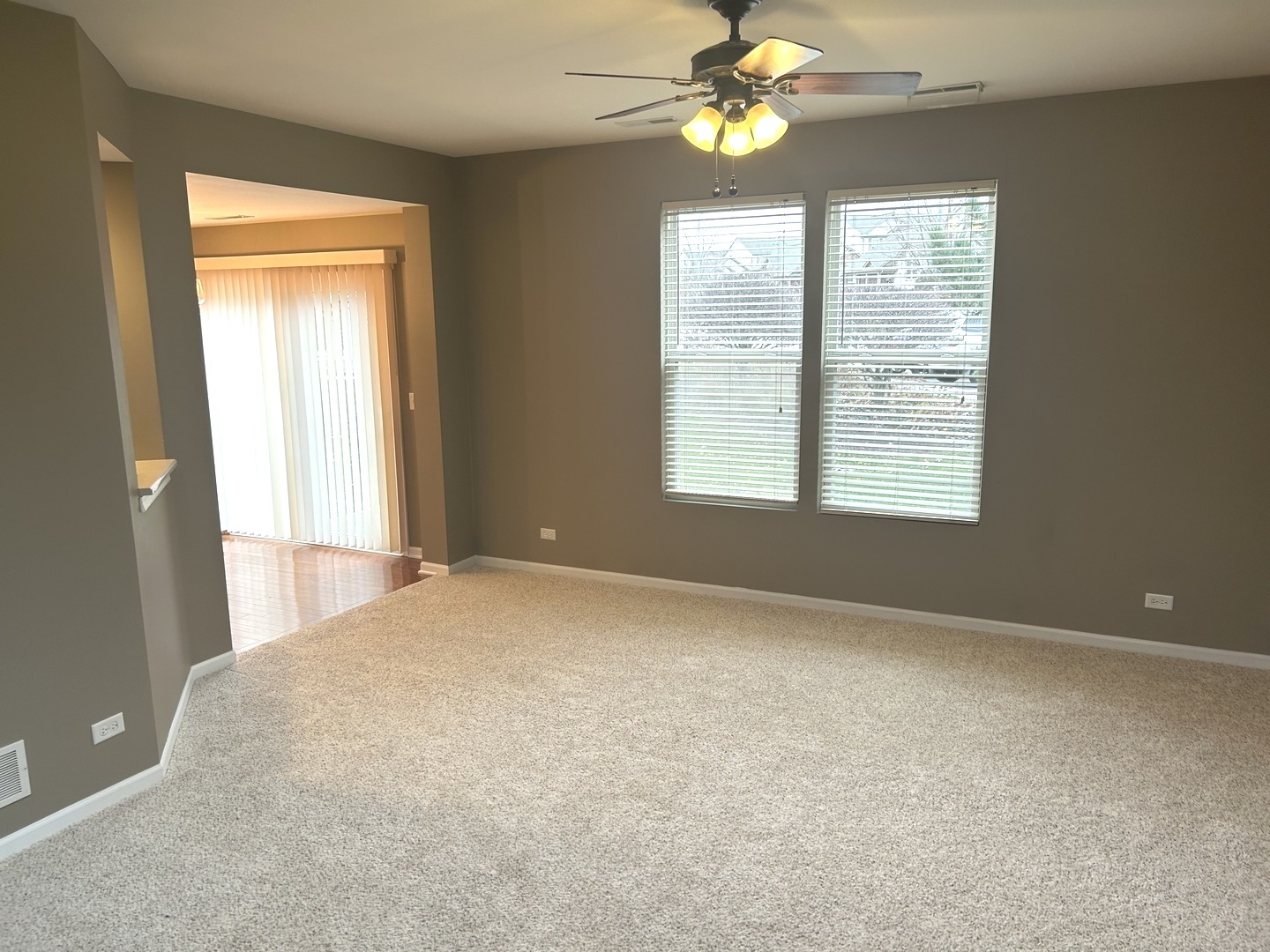 600 HAWLEY Drive, Oswego, IL 60543