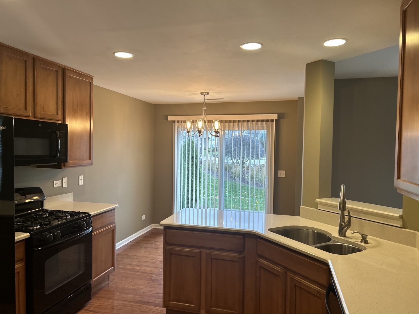 600 HAWLEY Drive, Oswego, IL 60543