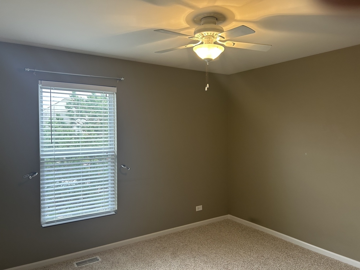 600 HAWLEY Drive, Oswego, IL 60543