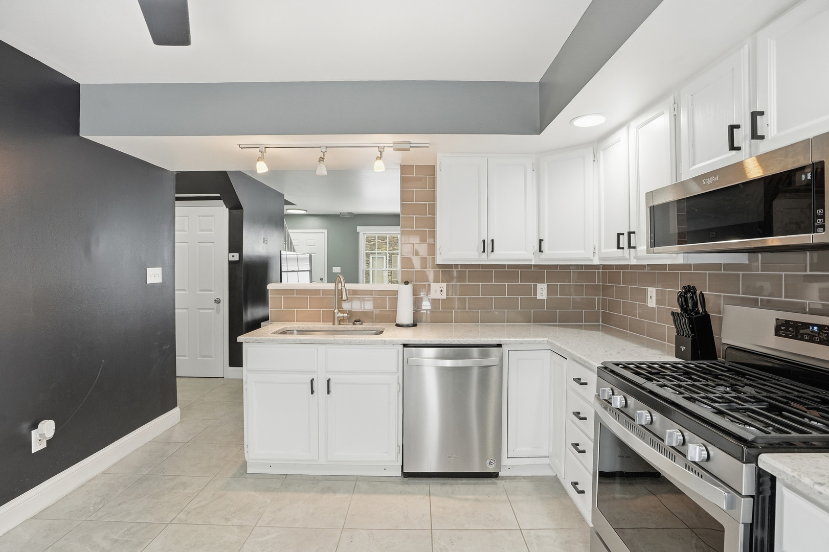 528 Briarwood Drive, Dyer, IN 46311