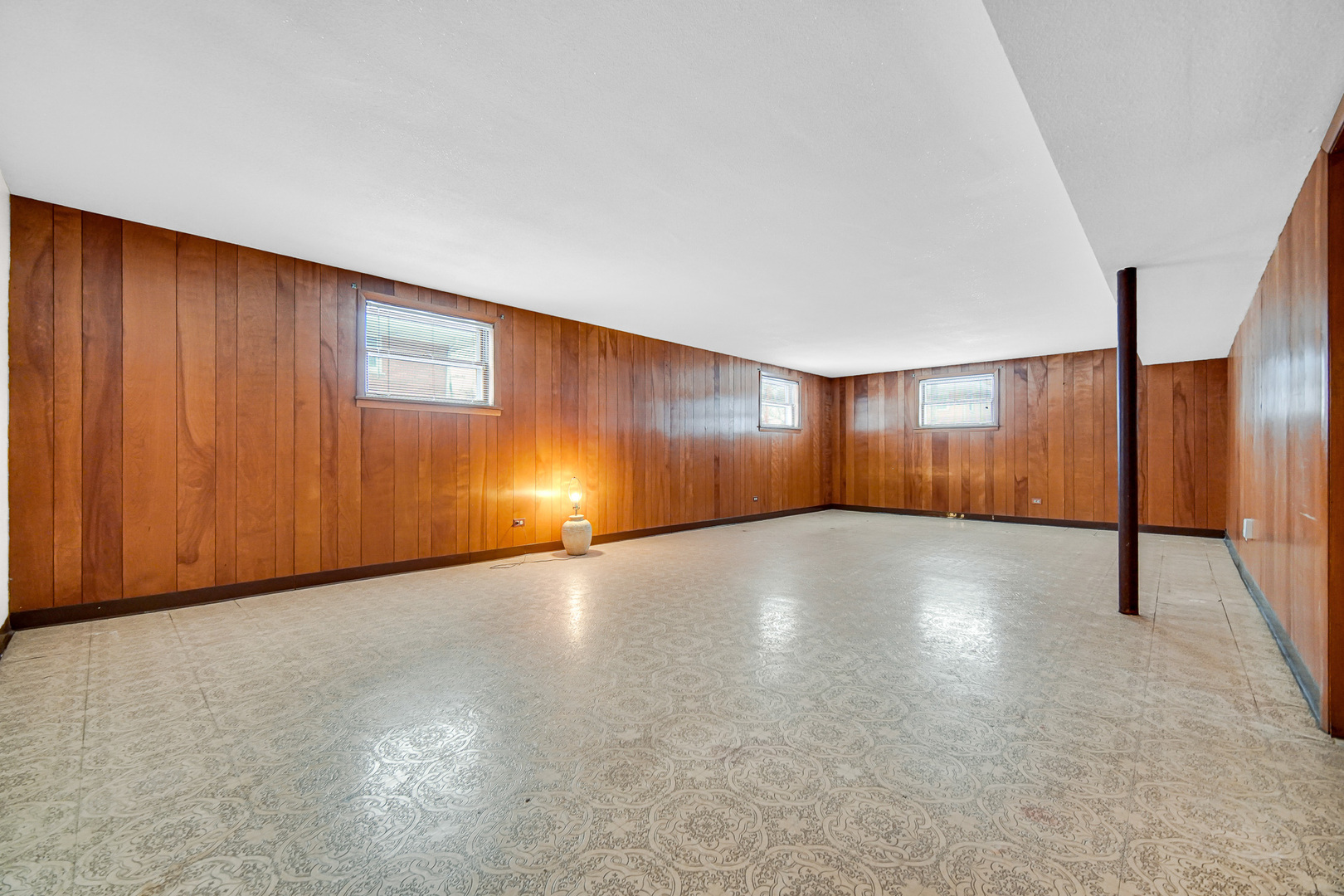 9620 S Keeler Avenue, Oak Lawn, IL 60453