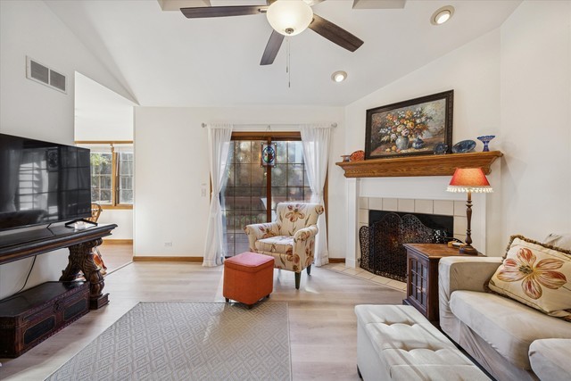 518 Silver Aspen Circle, Crystal Lake, IL 60014