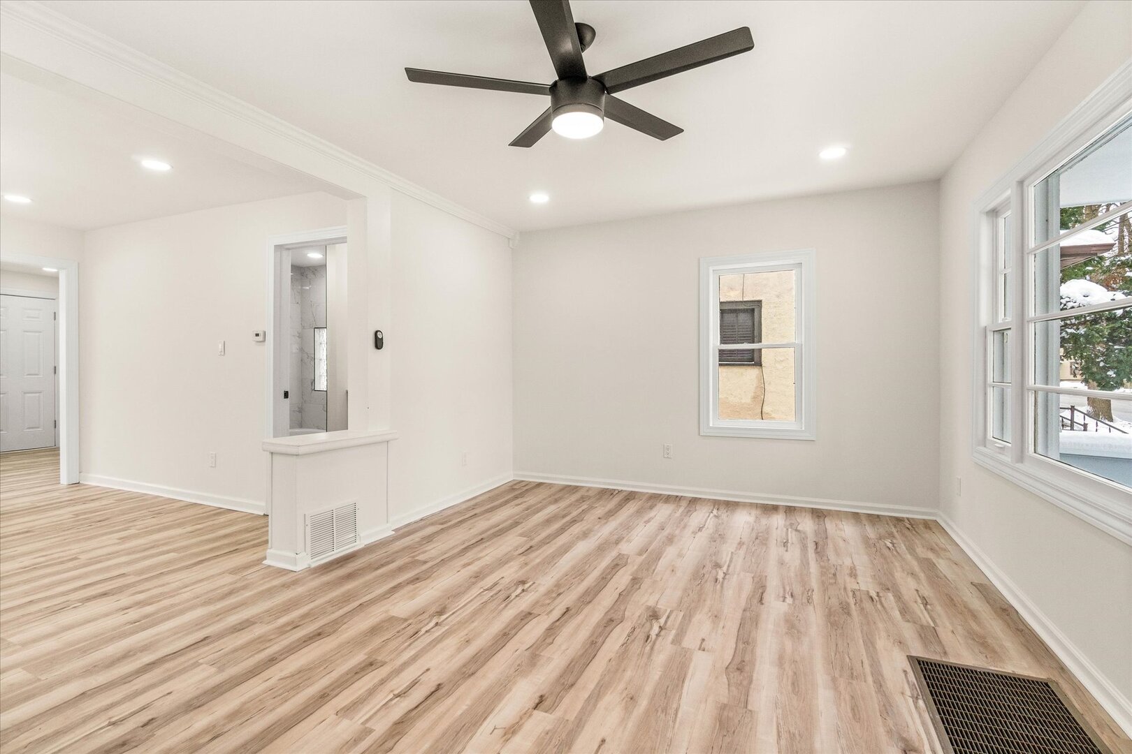 332 North Avenue, Aurora, IL 60505